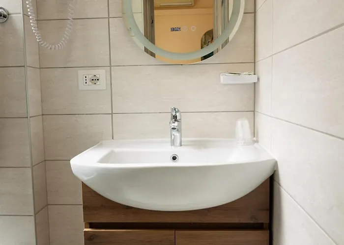 Giugiu Otel Roma
