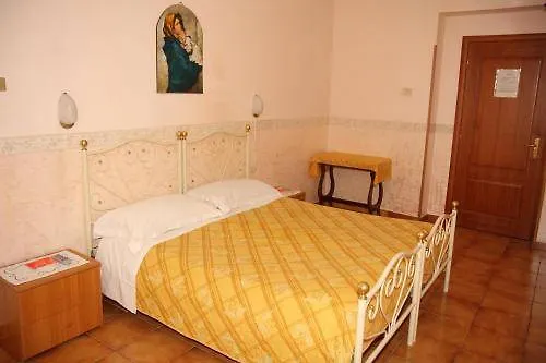 Giugiu Otel Roma