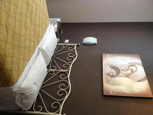 Giugiu Otel *